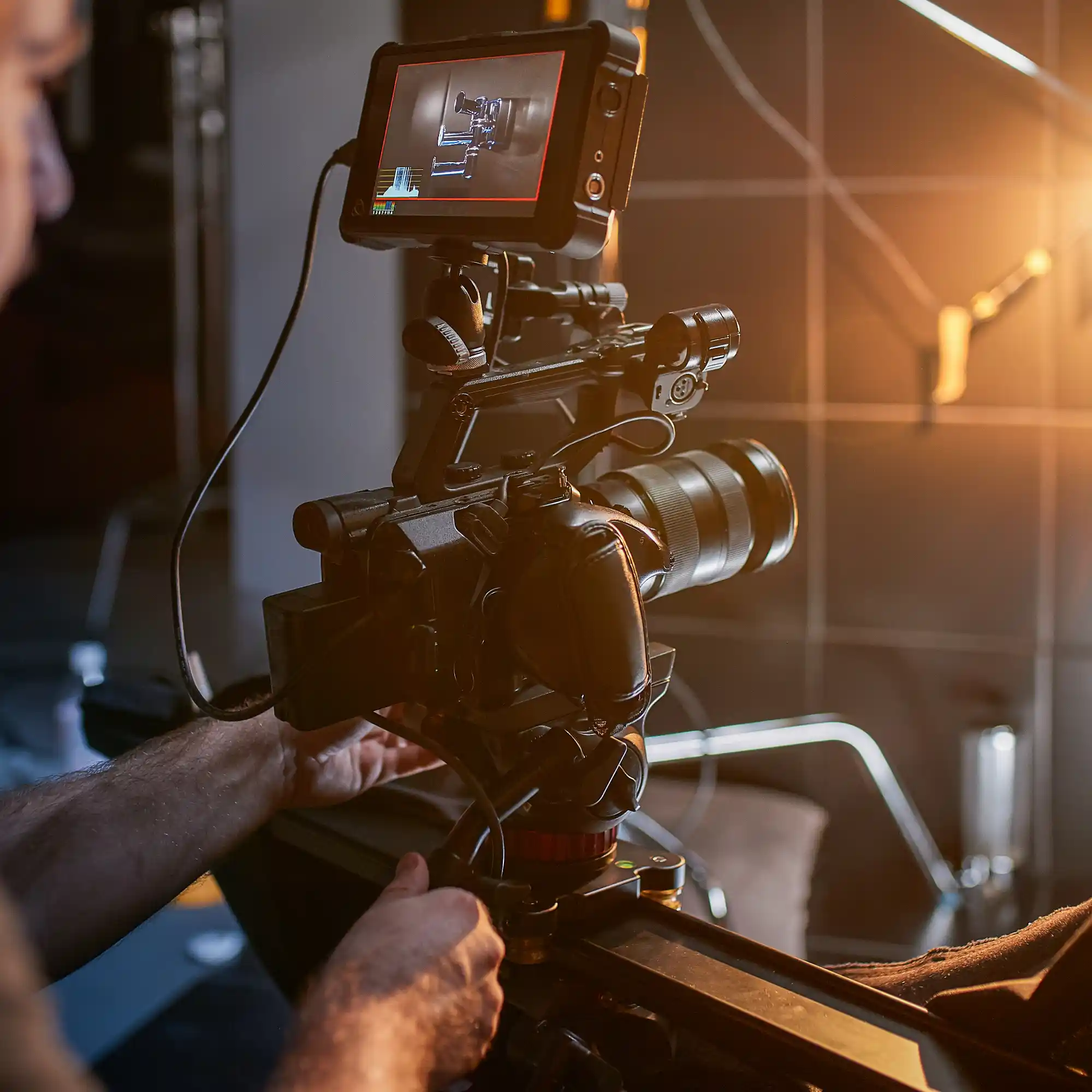 Pemandangan kantor Orbit Kreasi dari luar yang modern dan nyaman